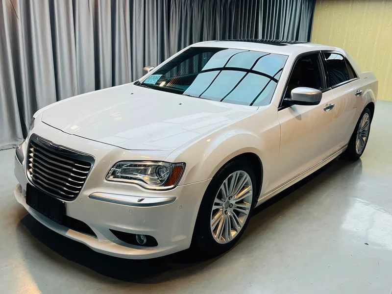 Chrysler 300C (Imported) — фото 1