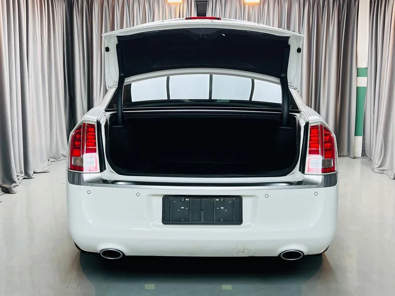 Chrysler 300C (Imported) — фото 18