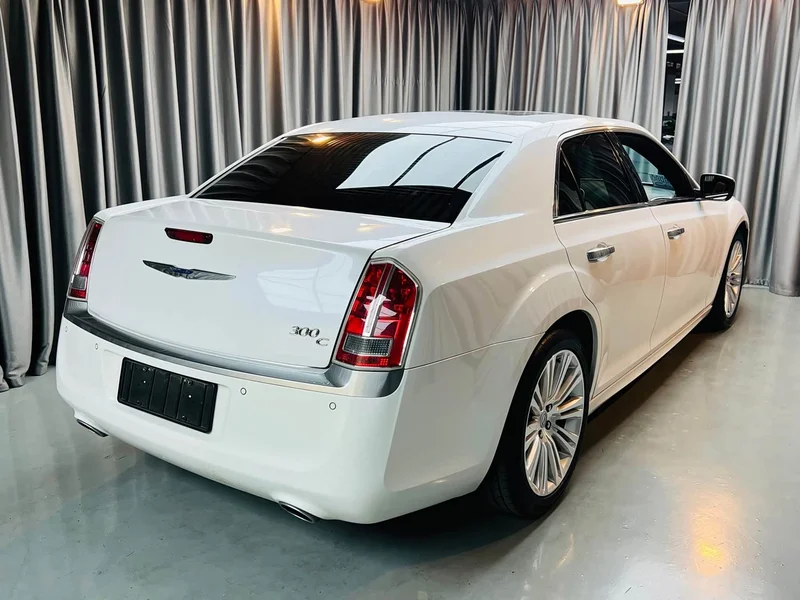 Chrysler 300C (Imported) — фото 19