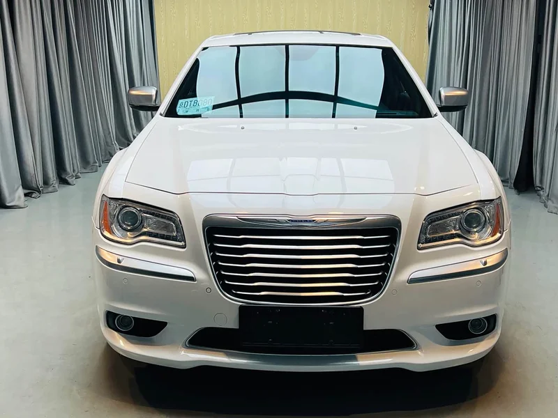 Chrysler 300C (Imported) — фото 2