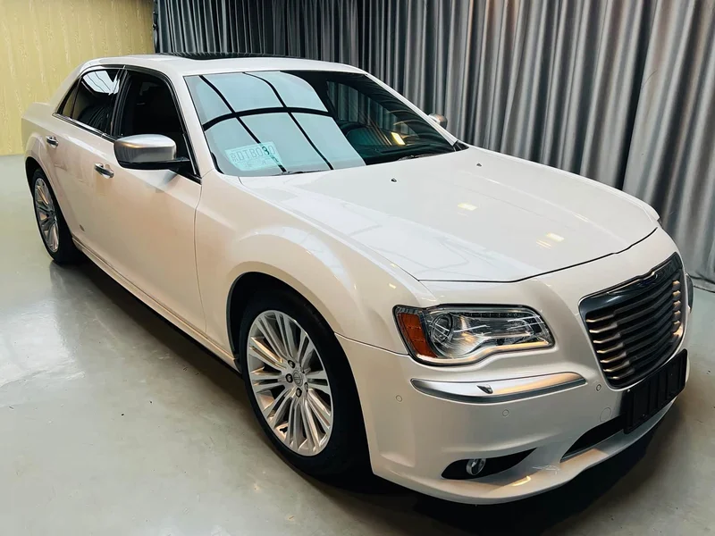 Chrysler 300C (Imported) — фото 3