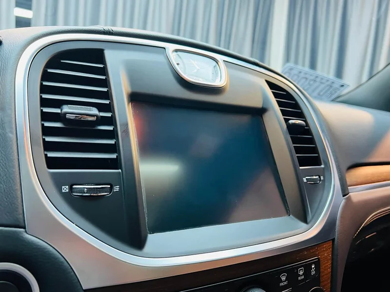 Chrysler 300C (Imported) — фото 10