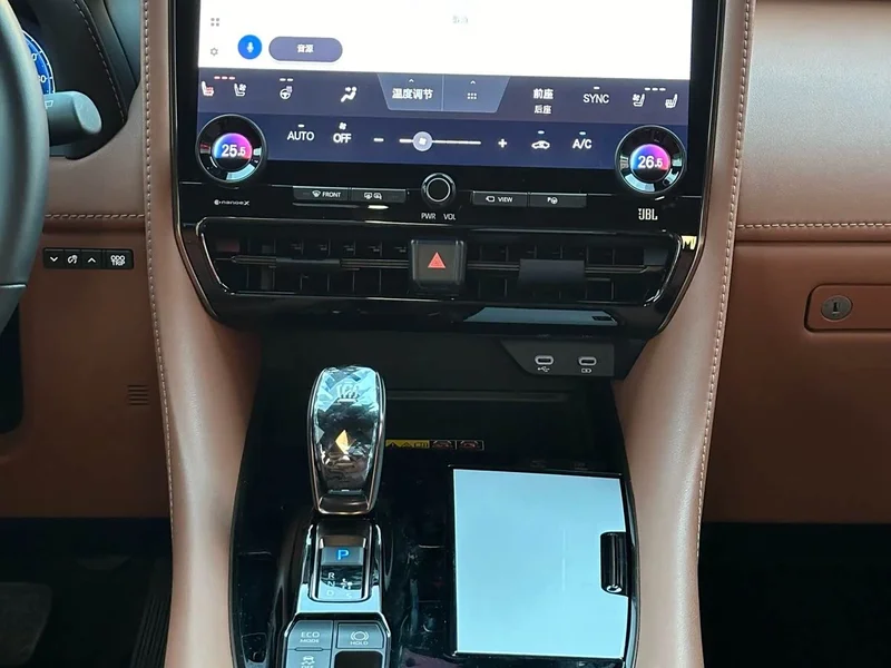 Toyota Vellfire — фото 4
