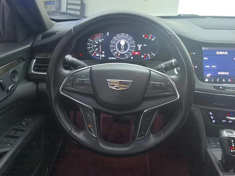 Cadillac CT6 — фото 15