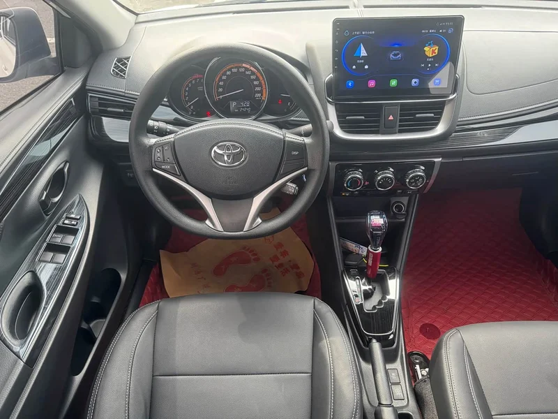 Toyota Yaris L — фото 12