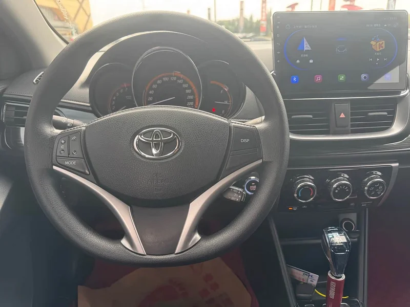 Toyota Yaris L — фото 13