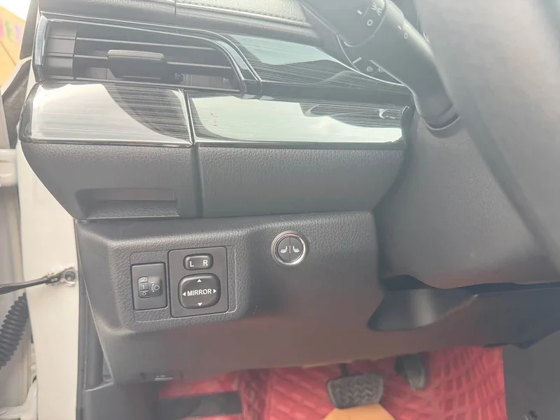 Toyota Yaris L — фото 14
