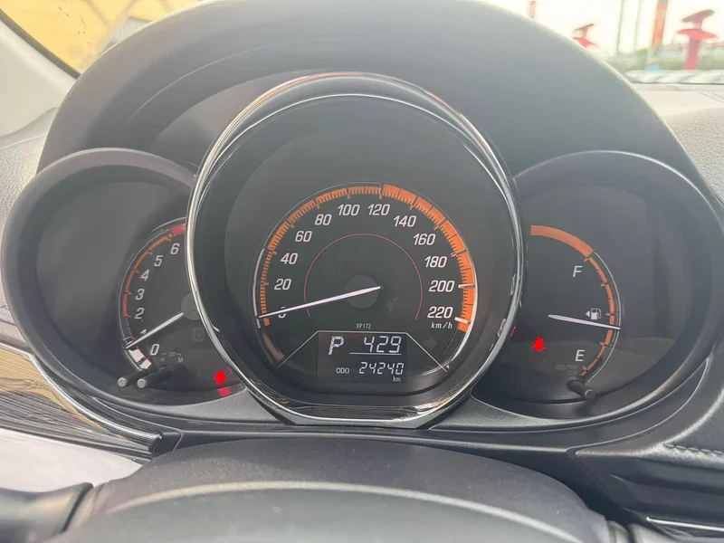 Toyota Yaris L — фото 15