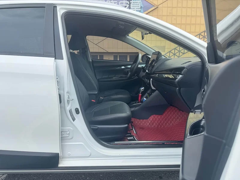 Toyota Yaris L — фото 17