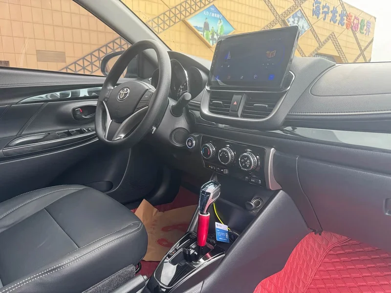 Toyota Yaris L — фото 18