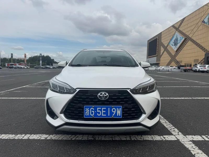 Toyota Yaris L — фото 2