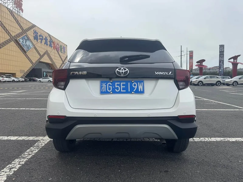 Toyota Yaris L — фото 6
