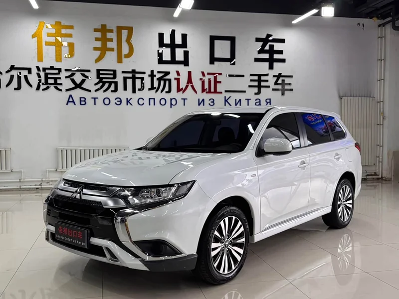 Mitsubishi Outlander — фото 1