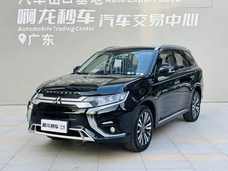 Mitsubishi Outlander — фото 15
