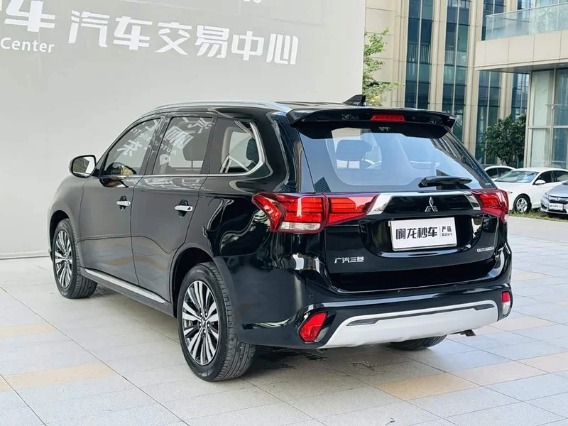 Mitsubishi Outlander — фото 16