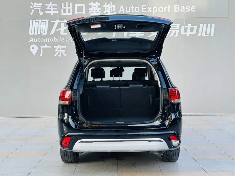 Mitsubishi Outlander — фото 17