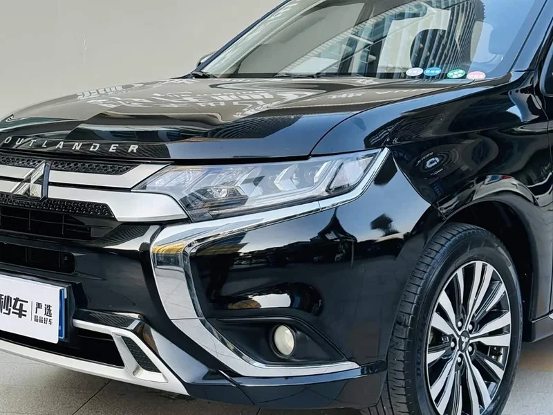 Mitsubishi Outlander — фото 19