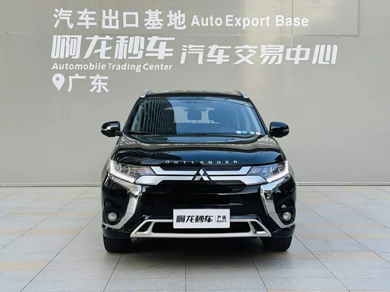 Mitsubishi Outlander — фото 2