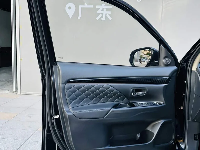 Mitsubishi Outlander — фото 21