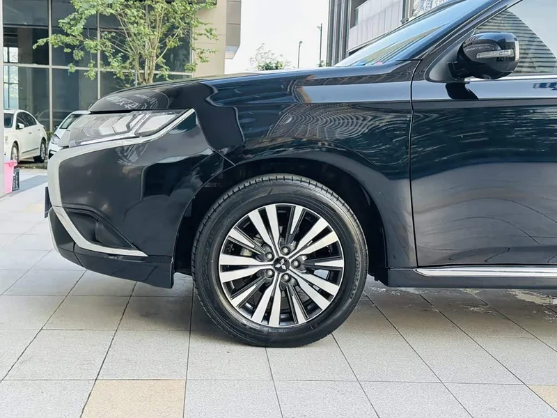 Mitsubishi Outlander — фото 22