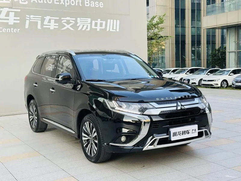 Mitsubishi Outlander — фото 3