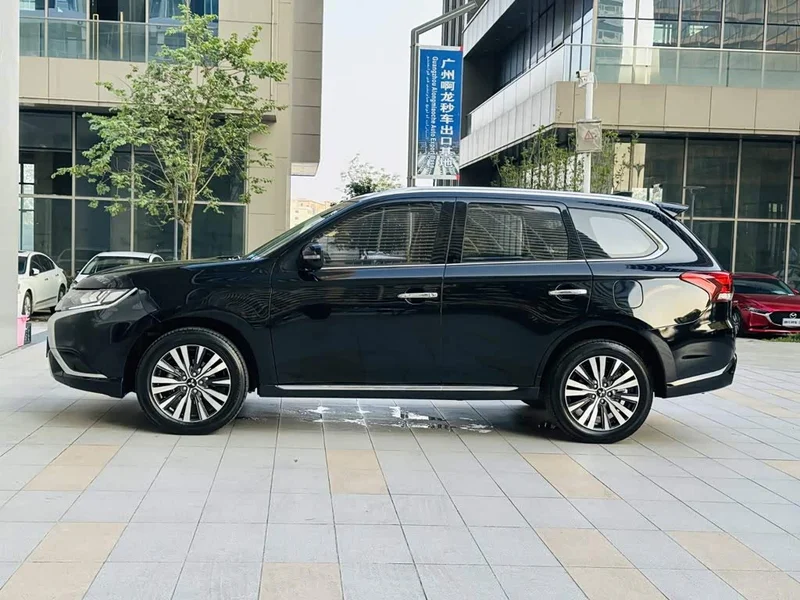 Mitsubishi Outlander — фото 4