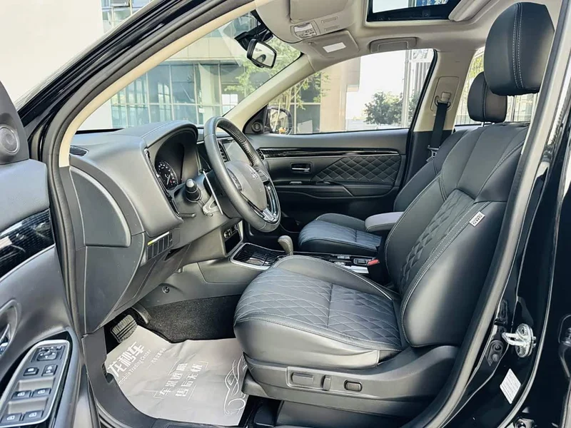 Mitsubishi Outlander — фото 10