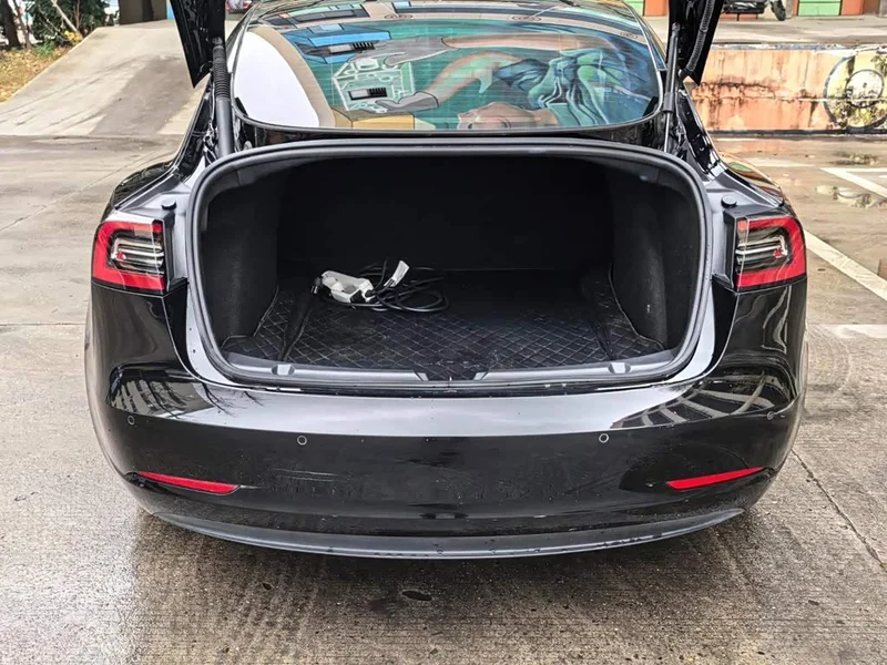 Tesla Model 3 — фото 12