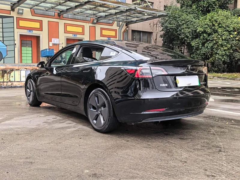 Tesla Model 3 — фото 15
