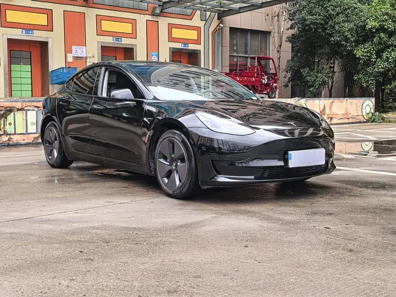 Tesla Model 3 — фото 3
