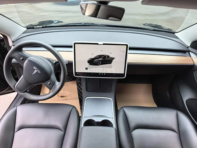 Tesla Model 3 — фото 9