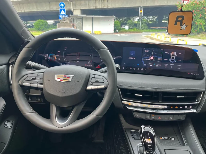 Cadillac CT5 — фото 14