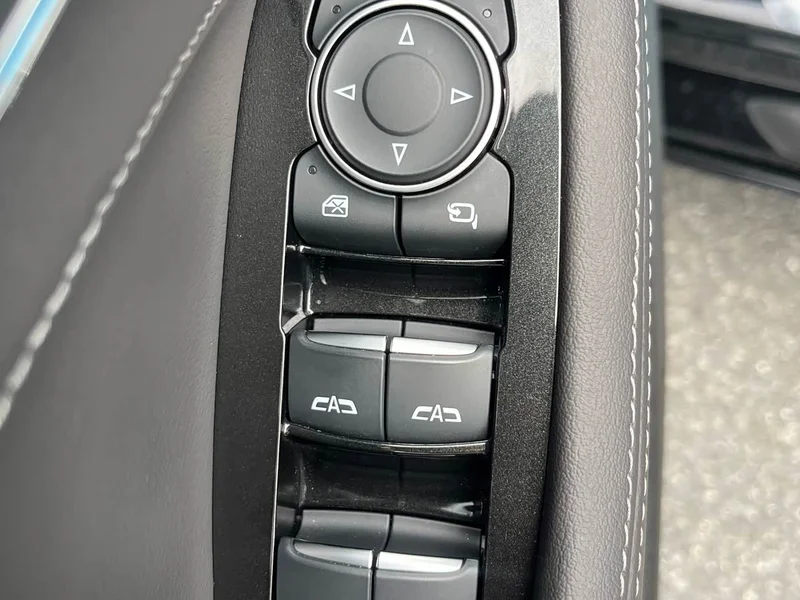 Cadillac CT5 — фото 29
