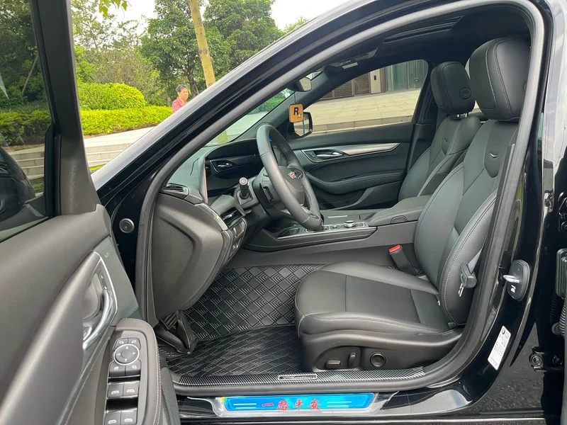 Cadillac CT5 — фото 9