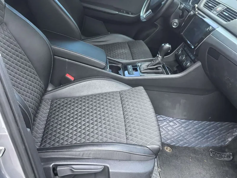 Skoda Superb — фото 17