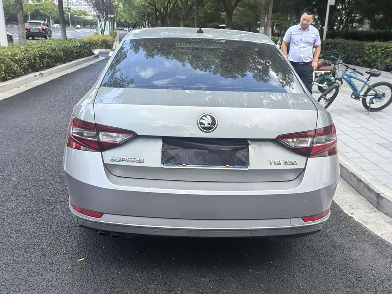 Skoda Superb — фото 10