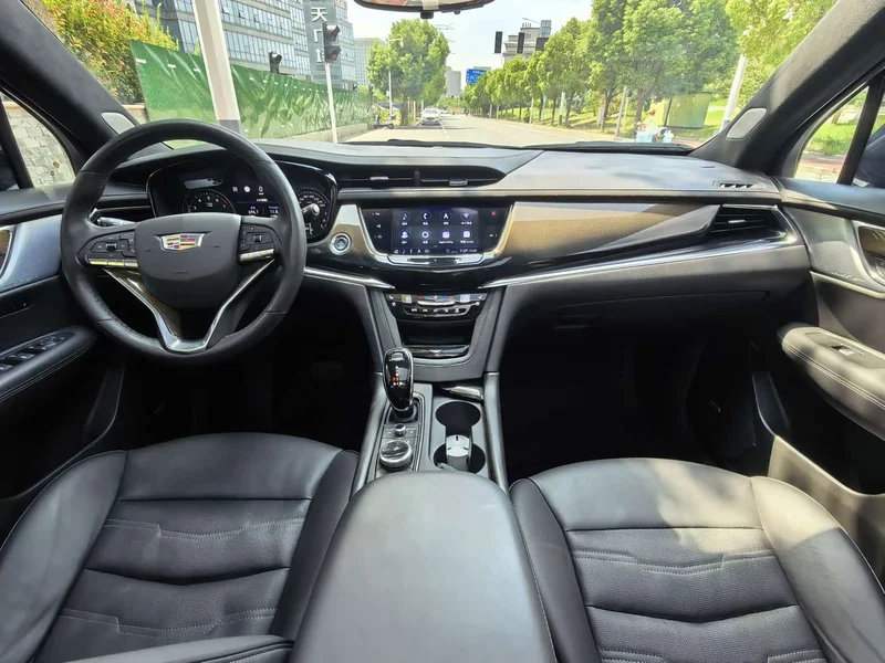 Cadillac XT6 — фото 12