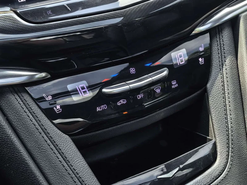 Cadillac XT6 — фото 20