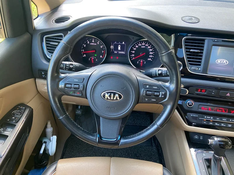 Kia Carnival — фото 11