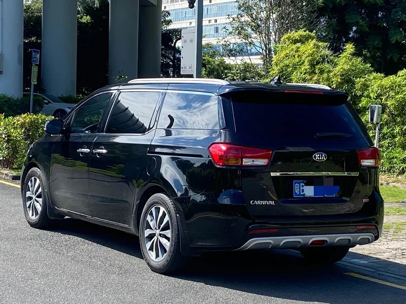 Kia Carnival — фото 3