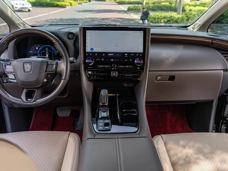 Toyota Vellfire — фото 5