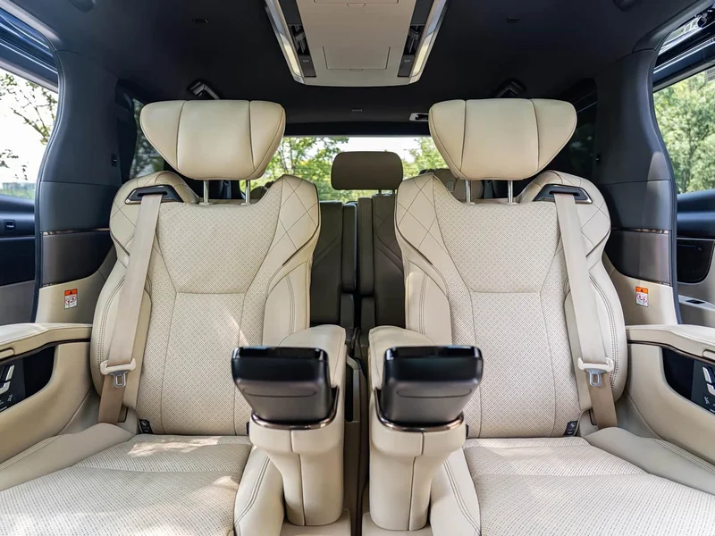 Toyota Vellfire — фото 8