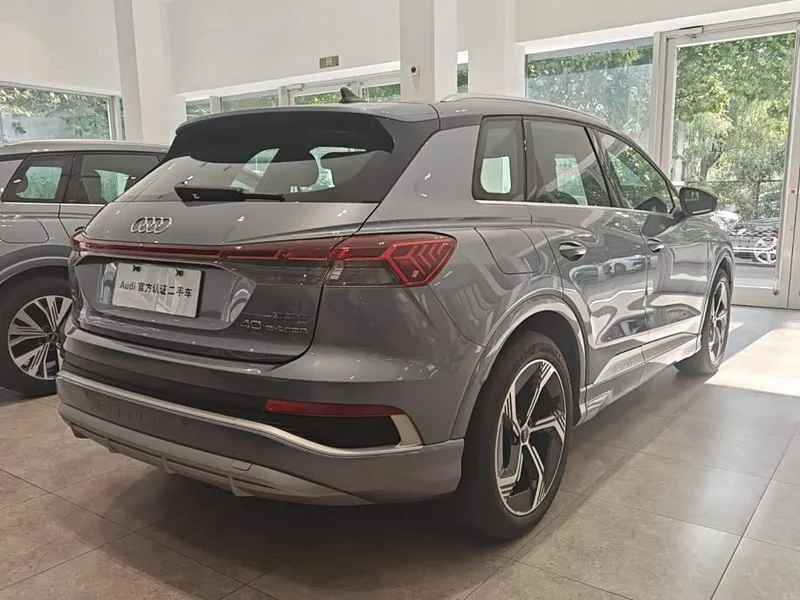 Audi Q4 e-tron — фото 18