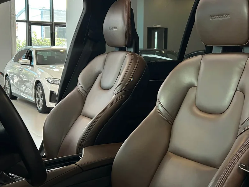 Volvo XC90 — фото 12