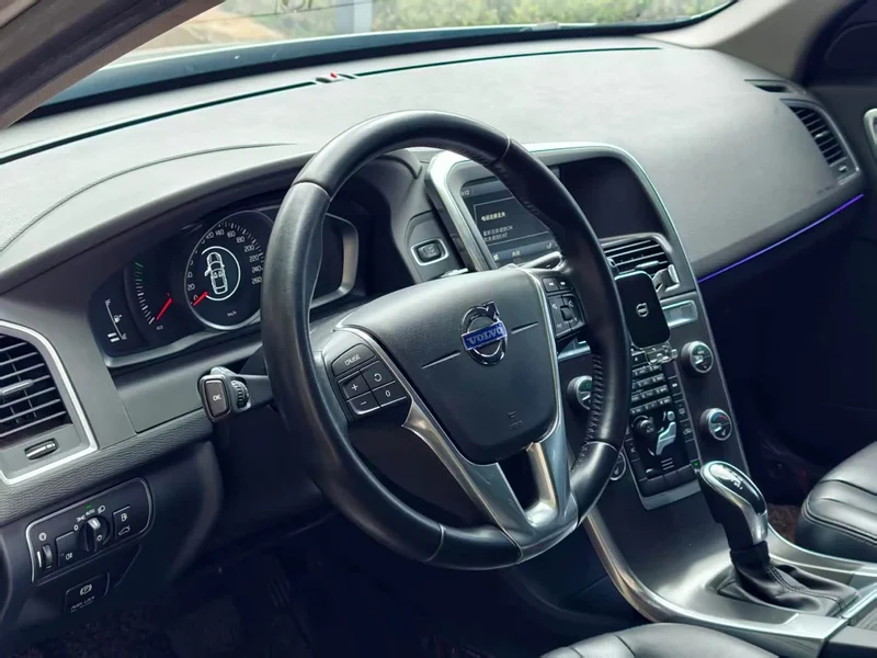 Volvo XC60 (Imported) — фото 4