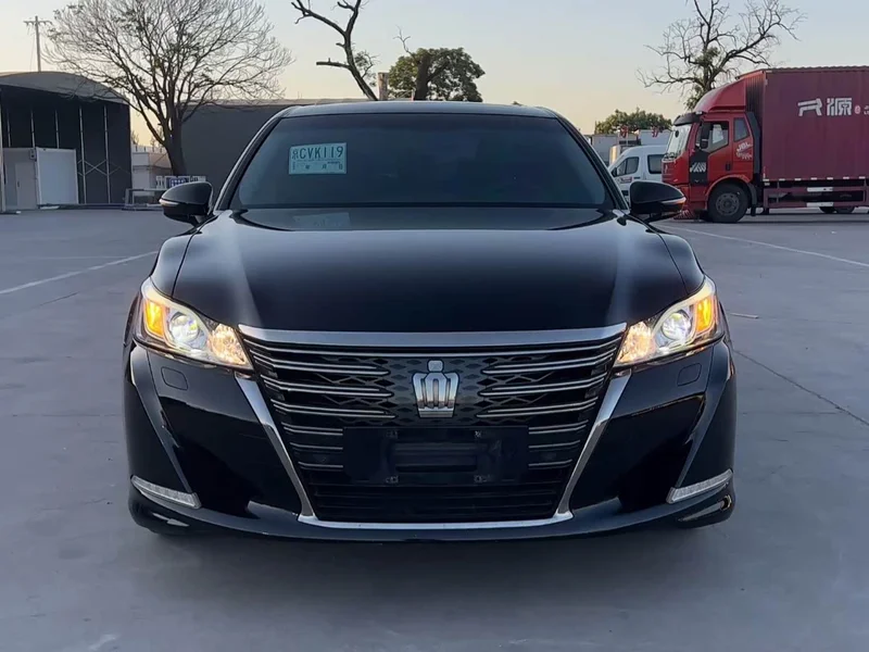Toyota Crown — фото 2