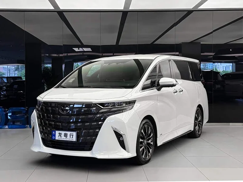 Toyota Alphard — фото 1