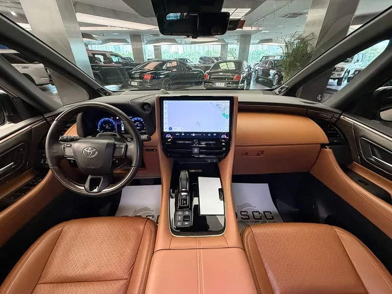 Toyota Alphard — фото 11