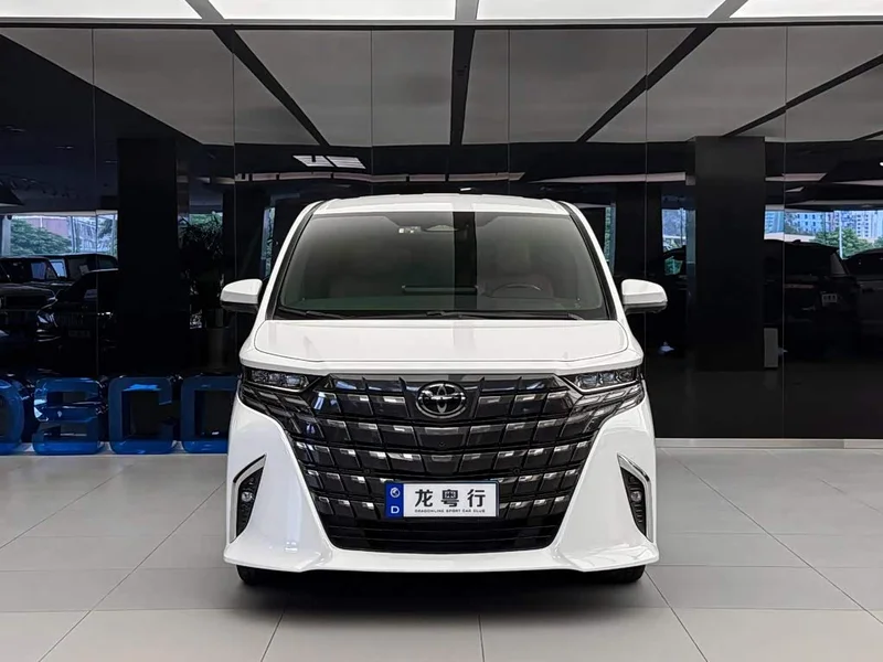Toyota Alphard — фото 2