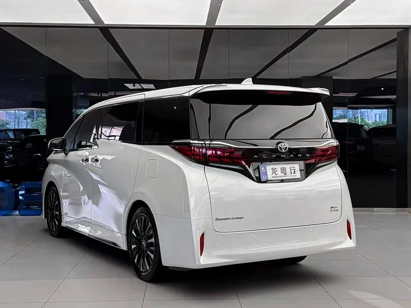 Toyota Alphard — фото 4